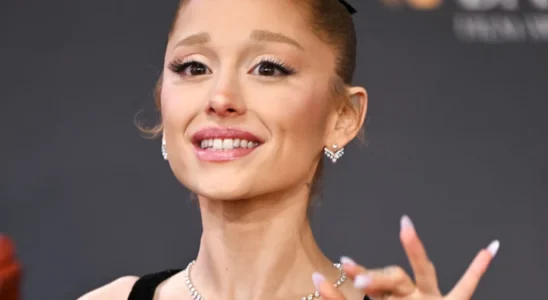 Ariana Grande signing fans pictures at the BAFTA’s – and everyone is saying the same sad thing
