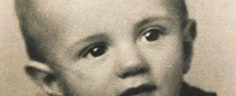 This Hollywood legend was an unwanted child & a coat later saved him – do you recognize him?